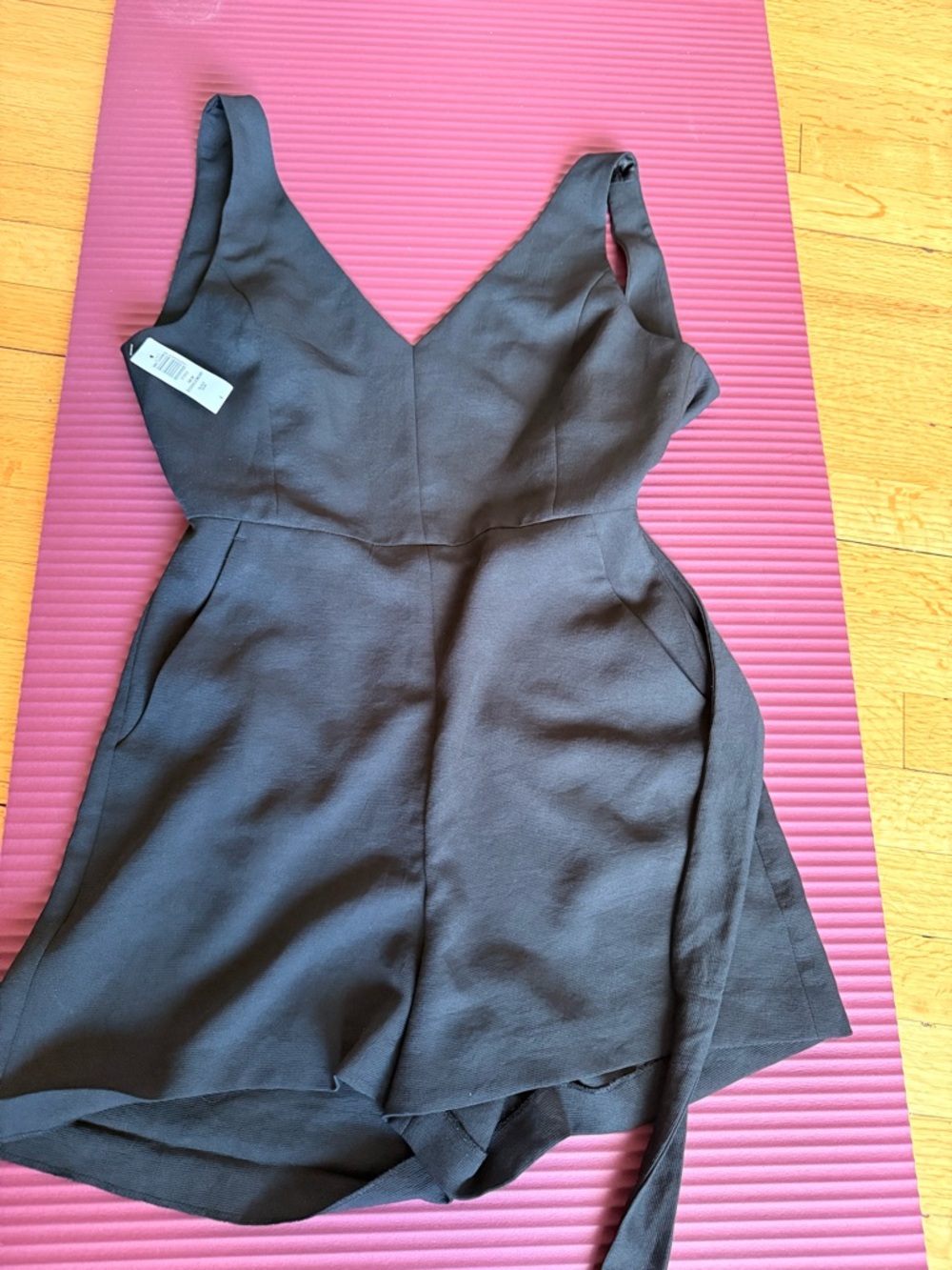 Aritzia Black V-Neck Sleeveless Romper
